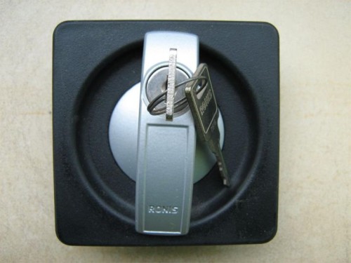 Zamek do szaf metalowych RONIS