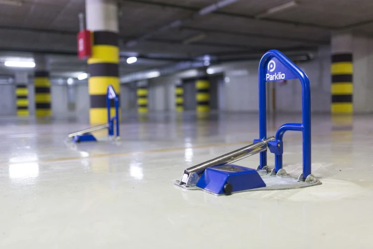 Automatyczna blokada parkingowa Parklio Zeus X sterowana aplikacją bluetooth