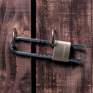 Kłódka mosiężna 1950EURD z regulowanym pałąkiem Master Lock
